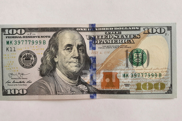Россиянин выставил на продажу купюру в $100 с красивым номером за 1 млн рублей