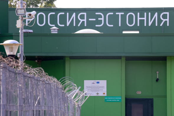 В Эстонии начали продавать места в очереди на въезд в Россию за €160
